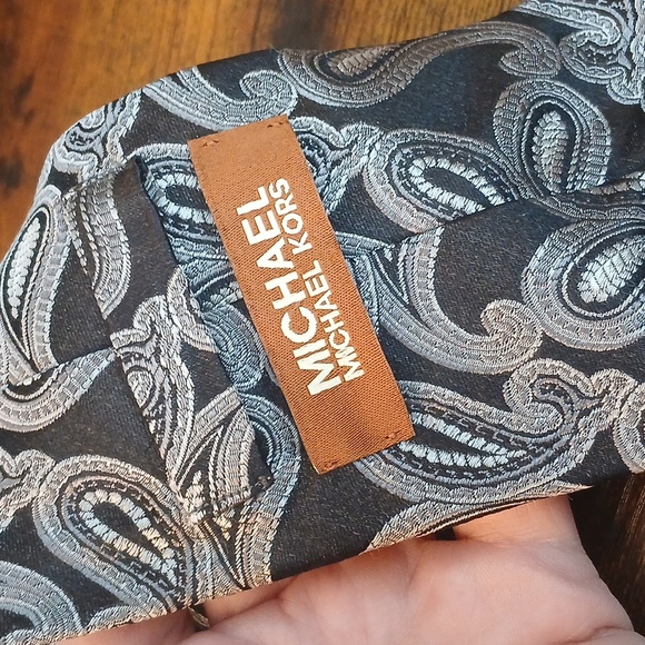 Authentic MICHAEL KORS PAISLEY 100% SILK TIE ๐ - Picture 5 of 7